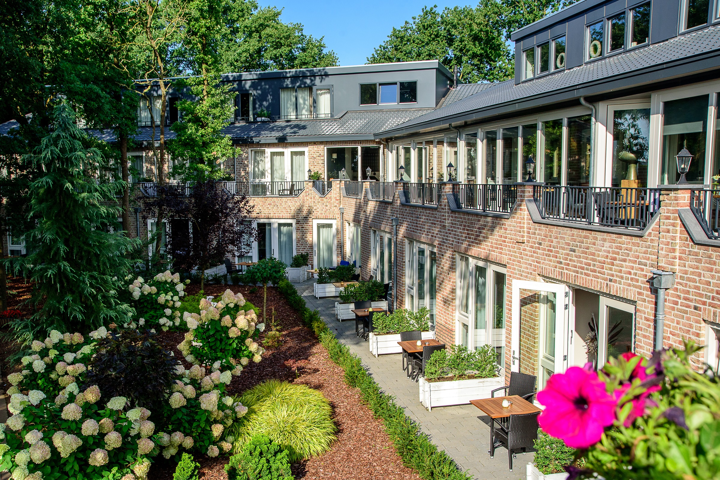 Een blik op de buitenkant van het Maashotel.