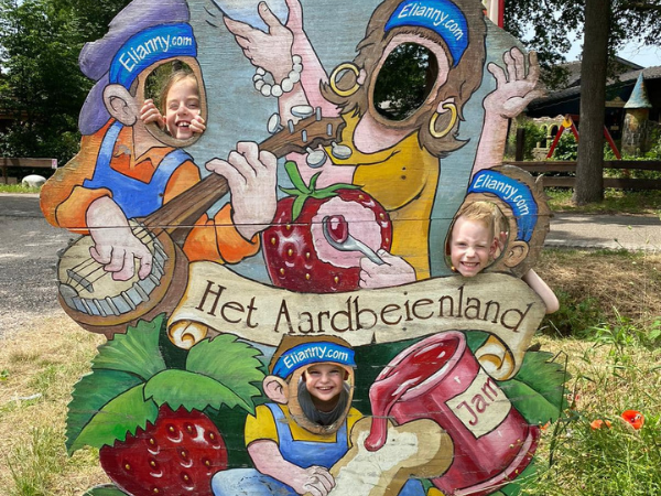 Uitje met Kinderen in Aardbeienland.
